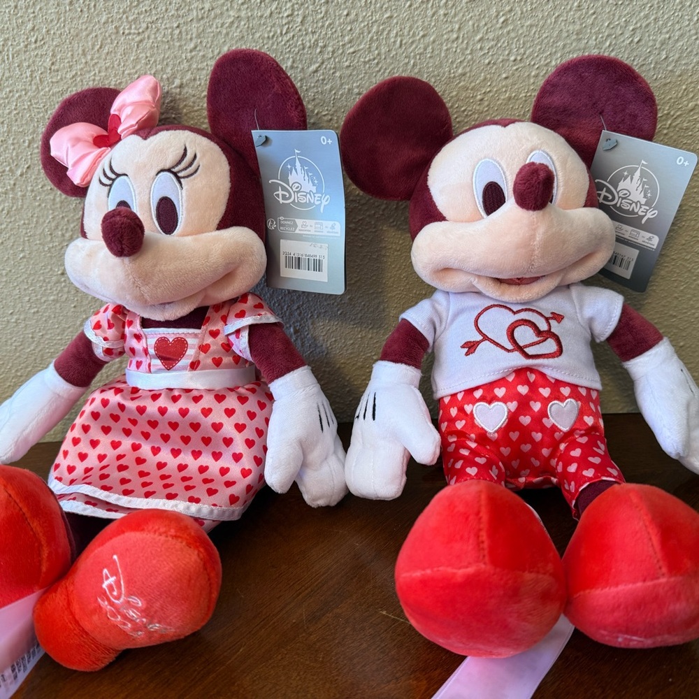 Disney Mickey and Minnie Heart Plush Duo new